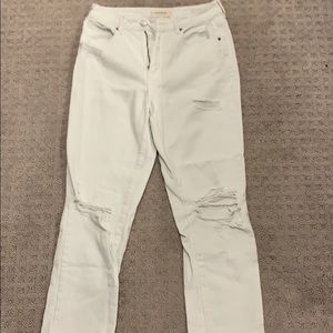White ripped Pacsun mom jeans